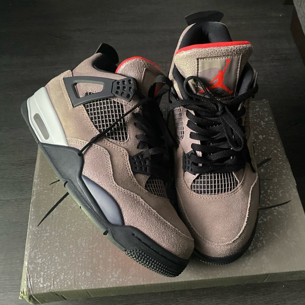 Jordan Retro 4 - Picture 2 of 9